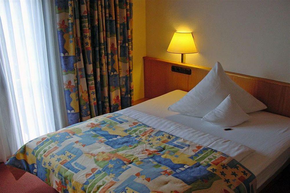 Stadt-Gut-Hotel Filderhotel Ostfildern Bagian luar foto