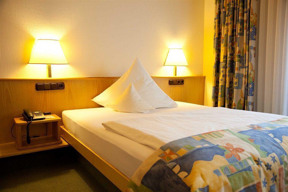 Stadt-Gut-Hotel Filderhotel Ostfildern Bagian luar foto