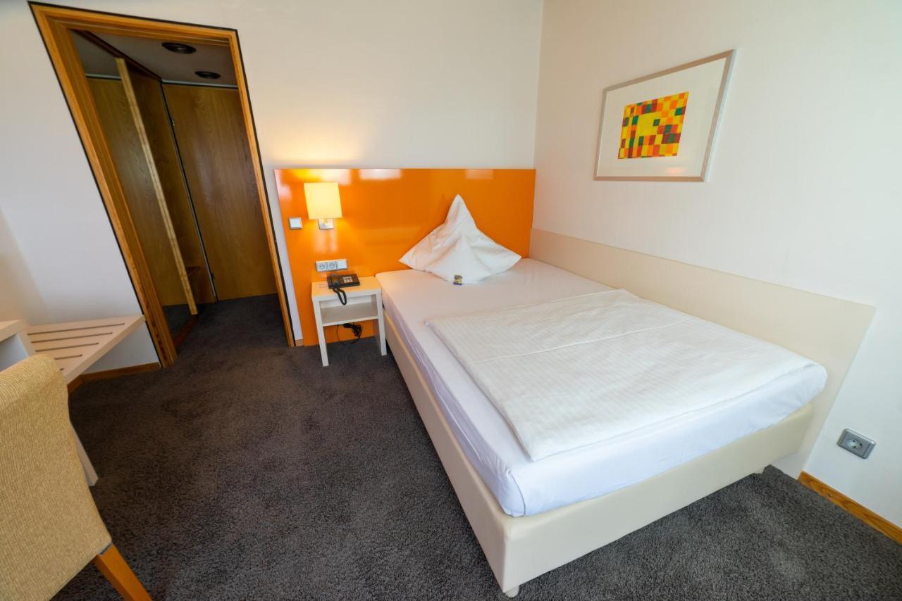 Stadt-Gut-Hotel Filderhotel Ostfildern Bagian luar foto